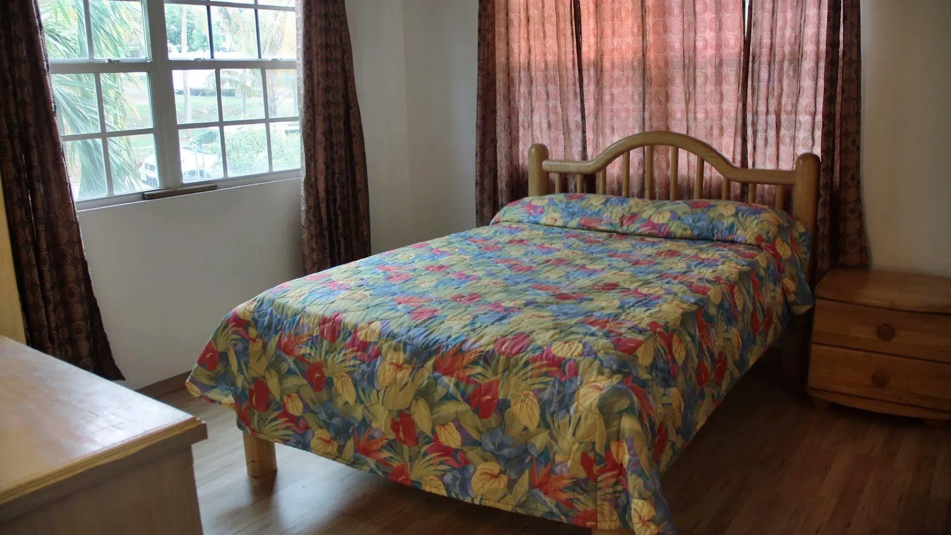Turner\'S Beach Cottages contacts